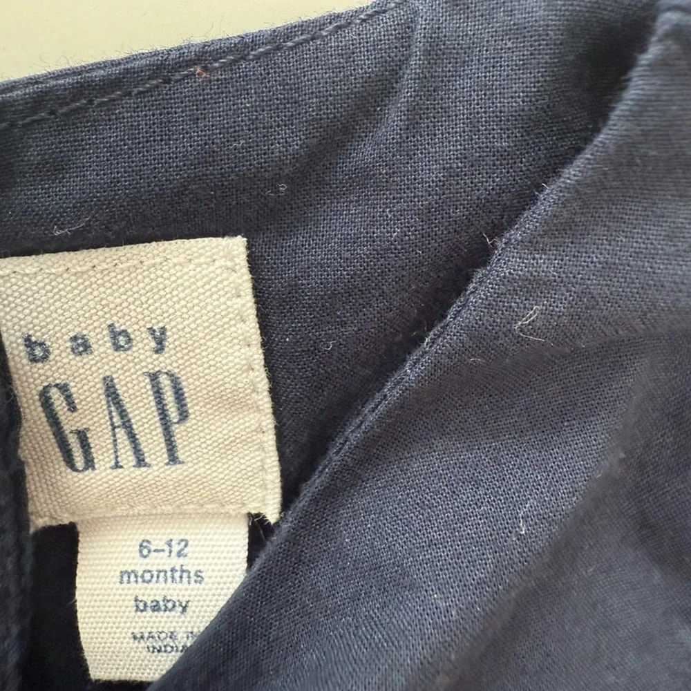 BabyGap 6-12M Navy Blue Kids Shirt with Red Heart Accents​